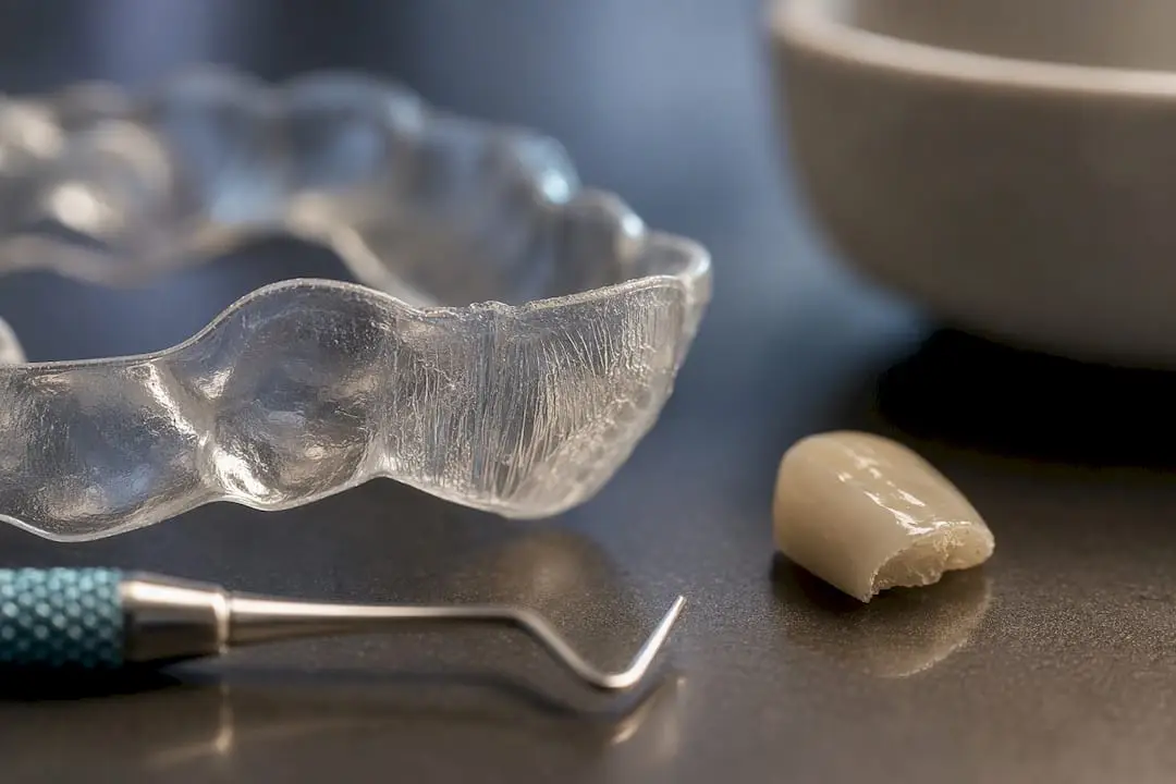 Abraded aligner edge beside worn restoration