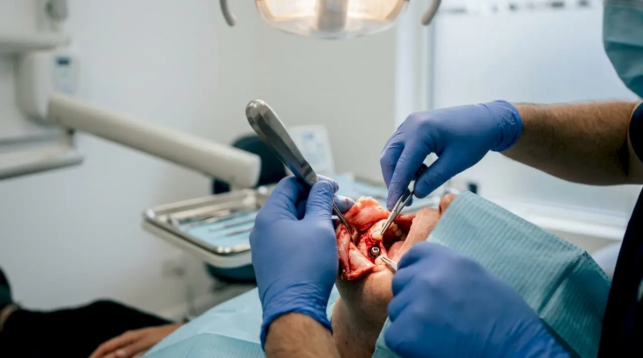 Apically positioned flap procedure around implant